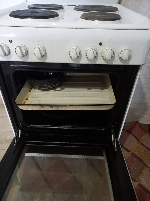 Электроплита в хорошем состоянии