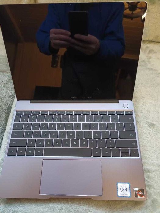 Vând laptop Huawei MateBook – AMD Ryzen Nou