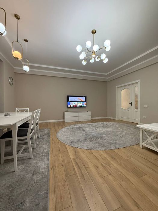 Новостройка,  2 комнатная квартира -Орентир Клиника Федорович/ А Темур