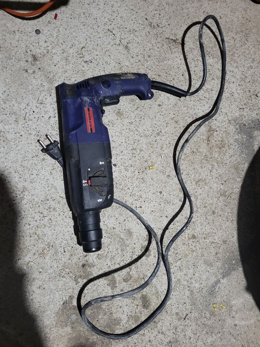 Ciocan rotopercutor defect