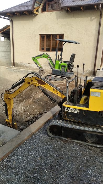 Мини экскаватор сотилади