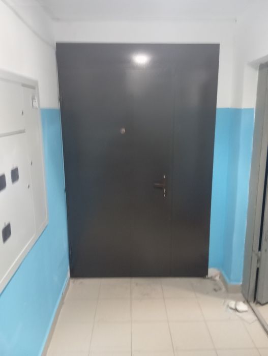 Дверь в кладовке