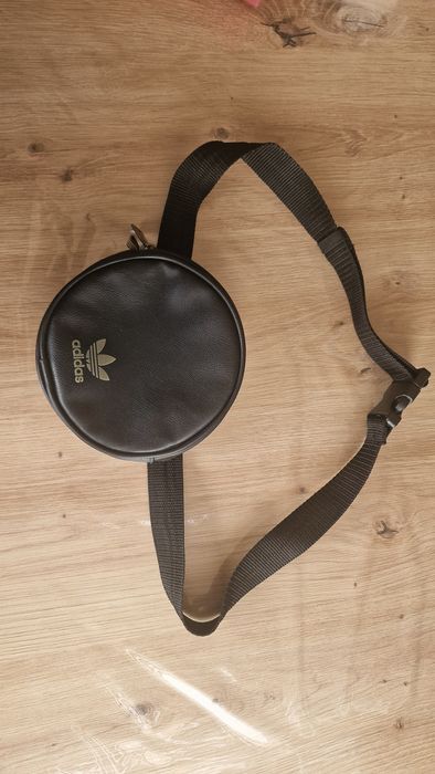 Adidas кожена оригинална кръгла чанта