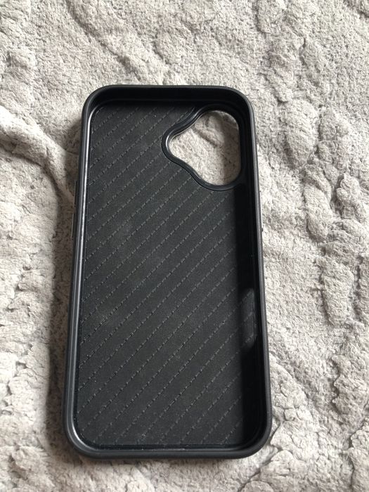 Чехлы на iPhone 15, 16, 17