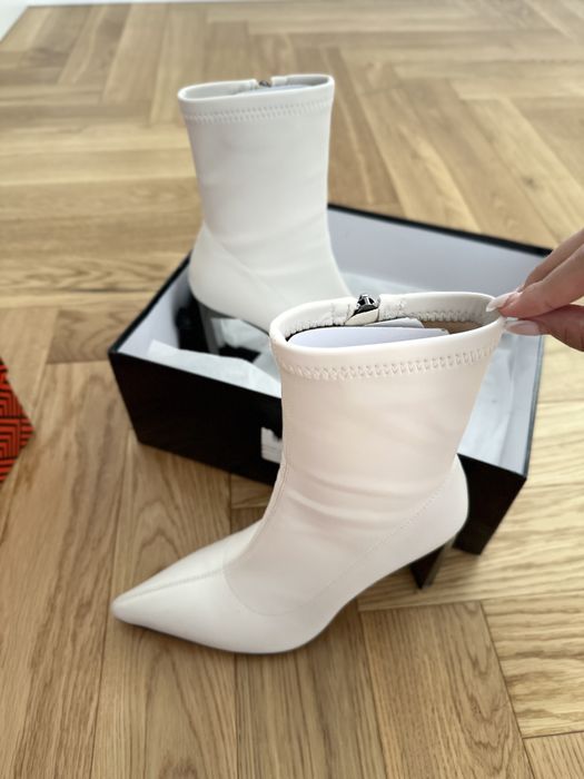 Женская обувь, кроссовки, каблуки