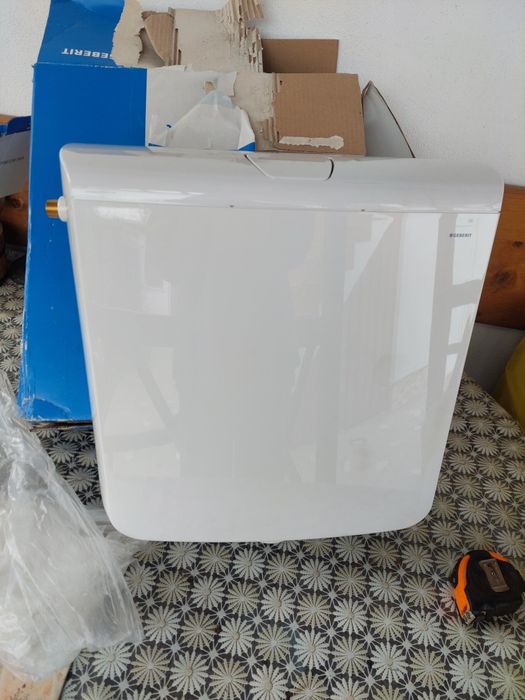 Vând rezervor pt.vas wc. nou