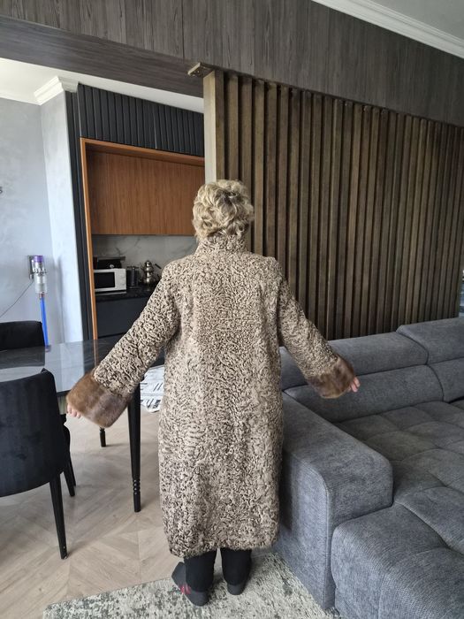 Шуба натуральный каракуль