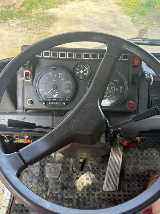 Se vinde Nissan basculabil