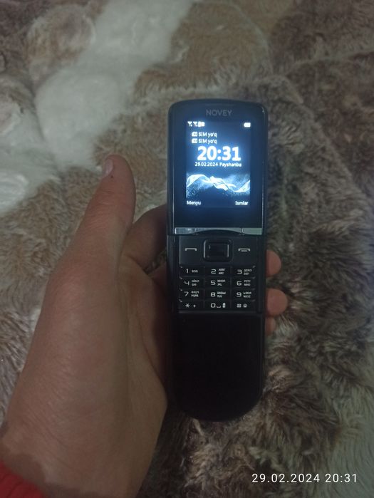 Telefon Novey 880