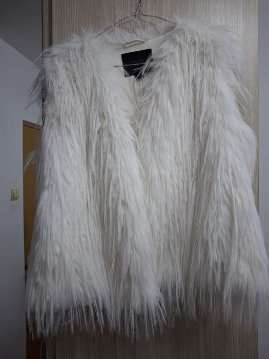 Vesta elegantă  Zara