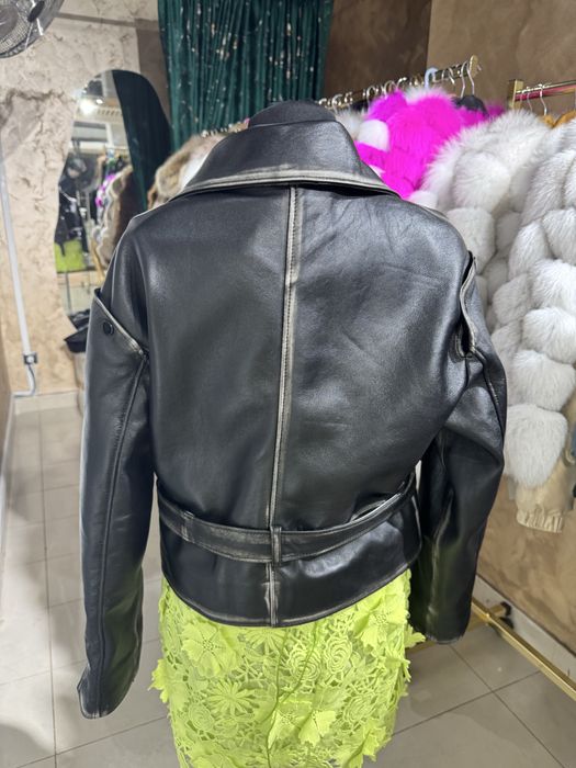 Geaca din piele naturala noua cu eticheta 1000 lei