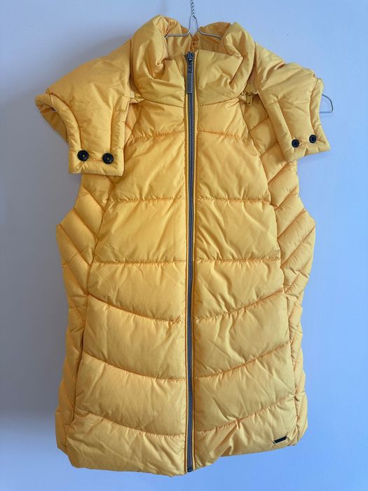 Дамска грейка без ръкави с качулка и джобове