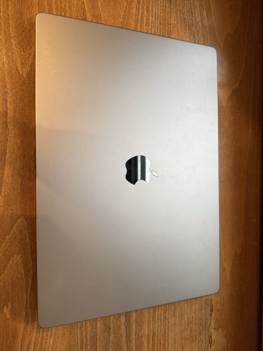 Macbook Pro 16 inch - M1 Pro - 32gb ram - 512gb SSD