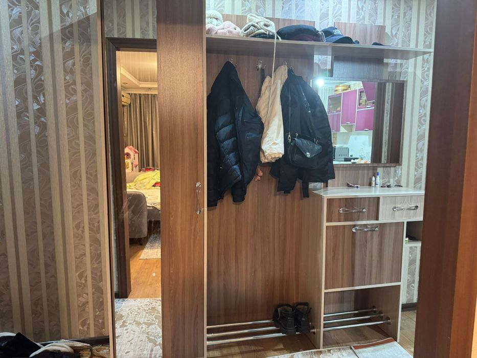 Продам прихожую срочно