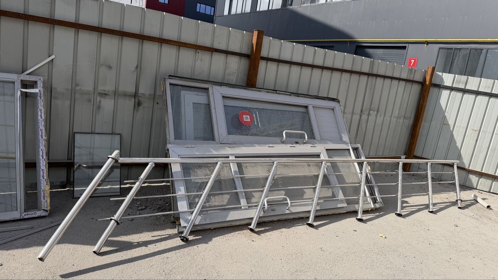 Продам алюминий двери