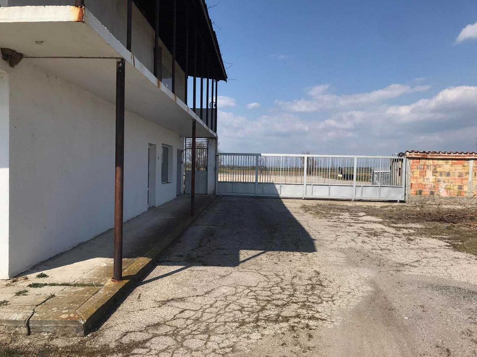 Индустриална база до АМ Тракия – халета 1000 м² + двор 7300 м² – ТИР достъп