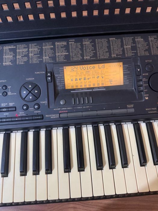 Продам синтезатор Yamaha-psr620