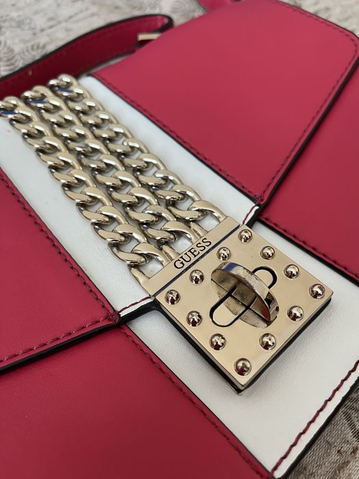 Страхотна оригинална чанта на Guess/Гес, наситено розова