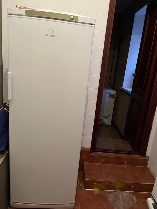 Продам морозильник индезит