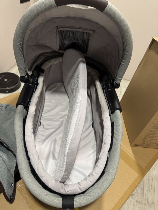 Кош за бебе, сив цвят, като  нов