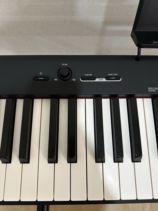 Пианино со стойкой