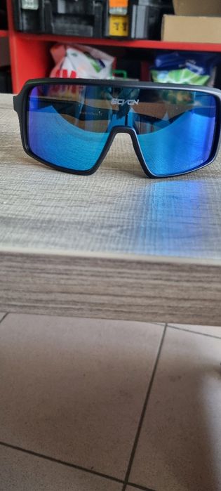 Продавам слънчеви очила