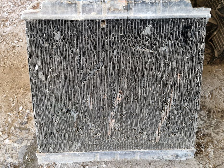 Vand 2 radiatoare mașini agricole