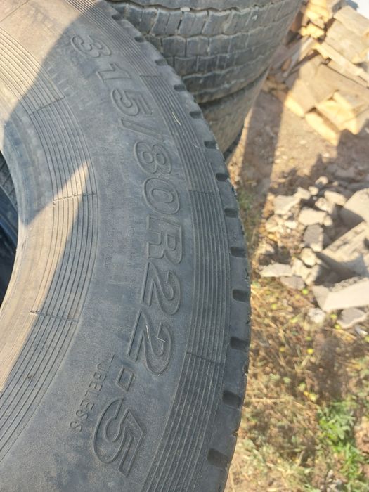 Продам покрышки на спец технику