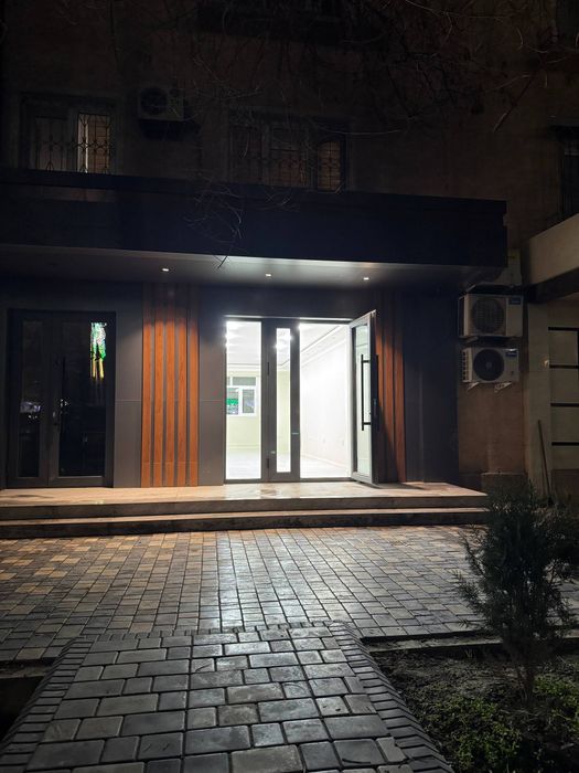 С Своё  помещение на метро Буюк Ипак йули