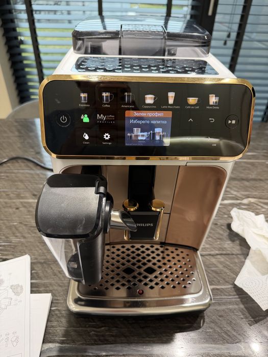 Автоматична кафемашина Philips Серия 5400 EP5443/70