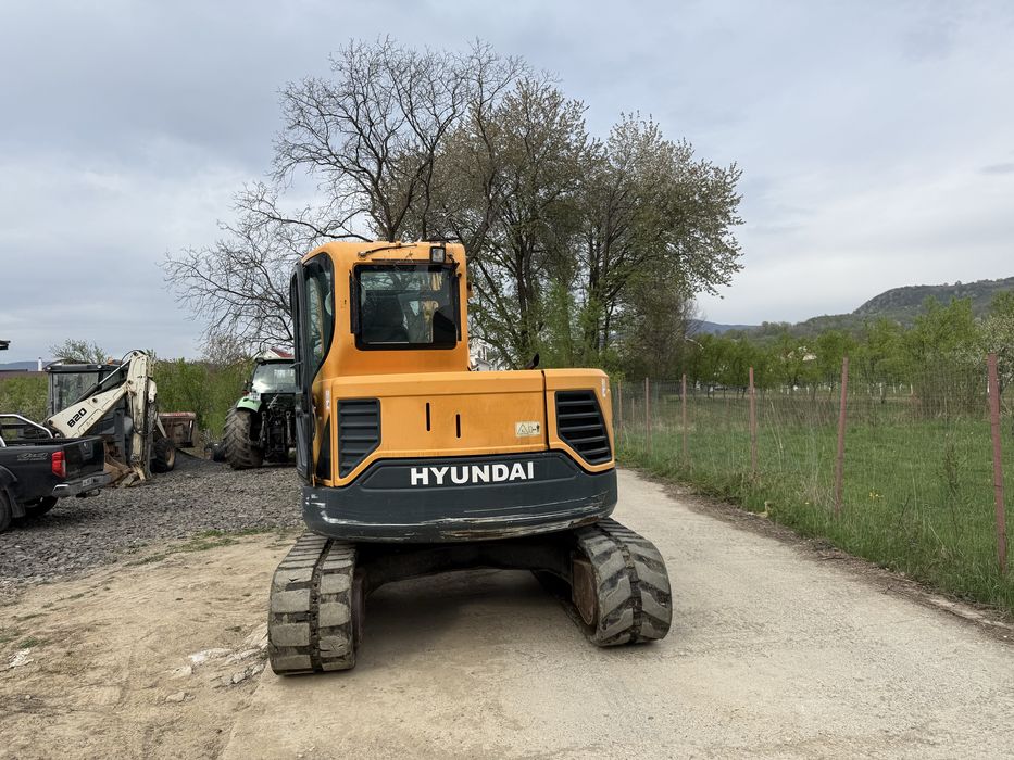 Excavator hyundai 8 tone