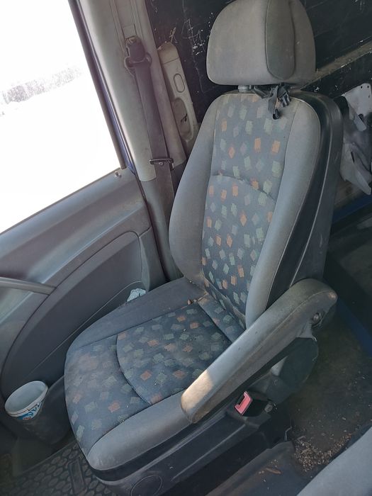 Dezmembrez Mercedes Vito Viano W639 Usa far aipa capota scaun parbriz