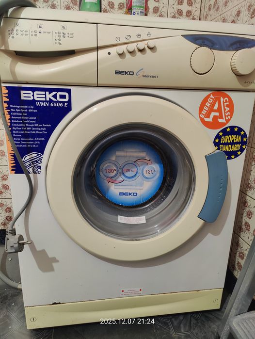 Продавам фризер и пералня BEKO