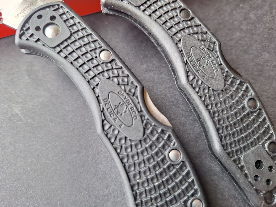 Сгъваем нож Spyderco Delica 4 (два цвята)