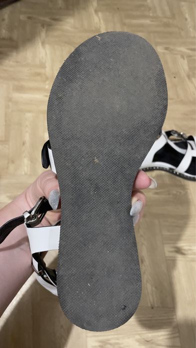 Сандалии белые кожа