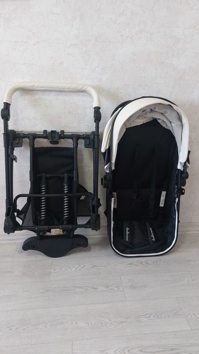 Продам коляску 3 в 1