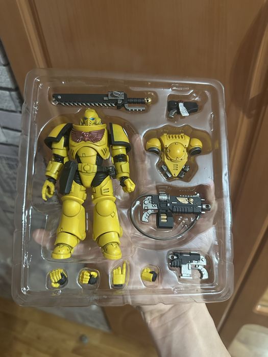 Продаю фигурку warhammer 40000