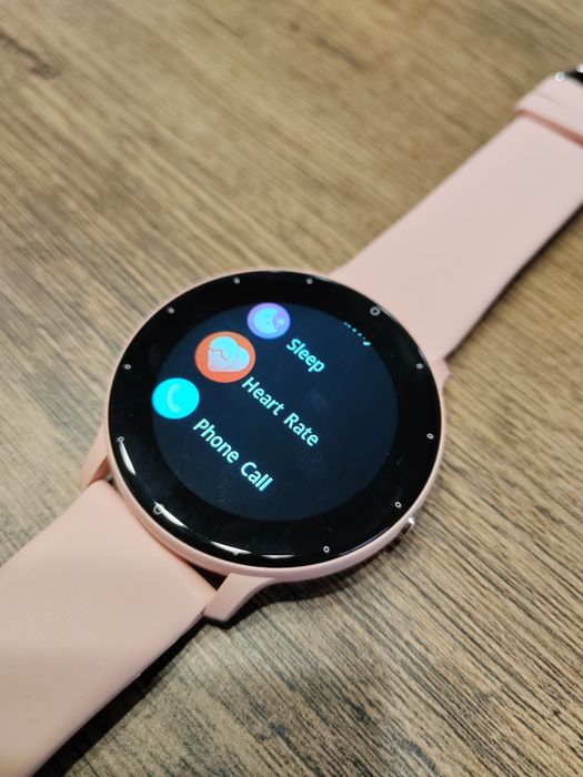 Продавам Смарт Часовник с 3.25см пълен сензорен екран