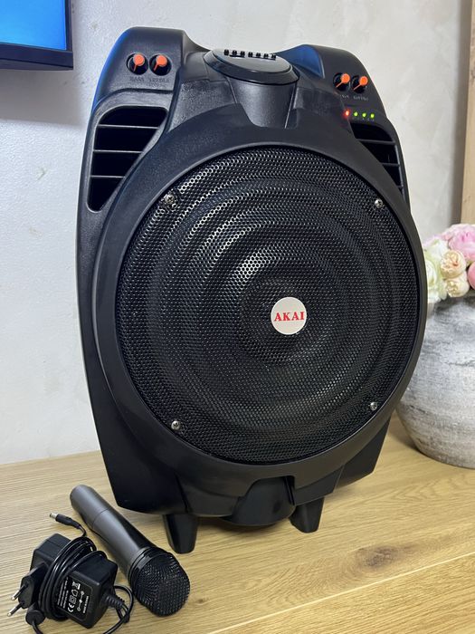 Boxa  portabila  AKAI cu microfon