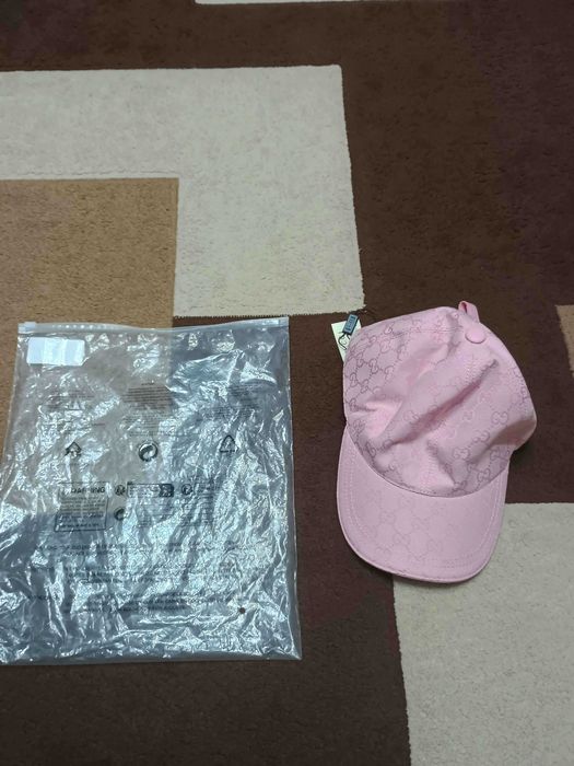 Șapcă Gucci Roz Pastel: Stil Iconic GG Supreme | Made in Italy