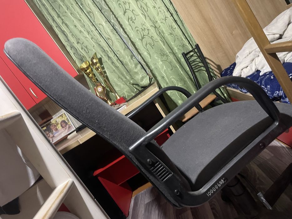 Продаю офисное кресло