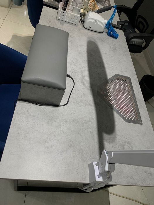 Столы для салона красоты и офиса