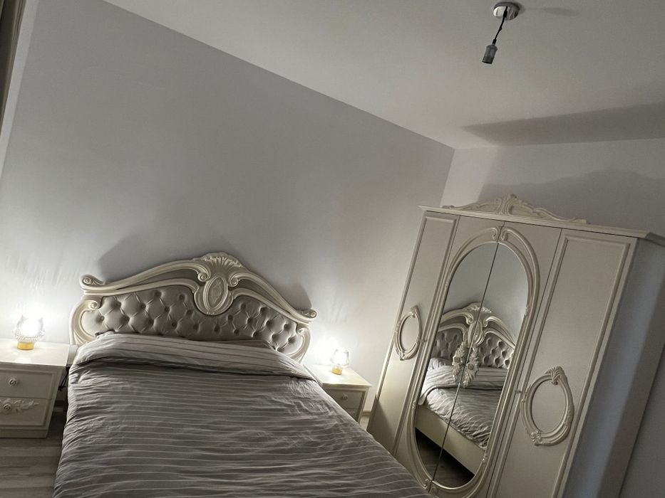 Închiriez apartament cu 2 camere