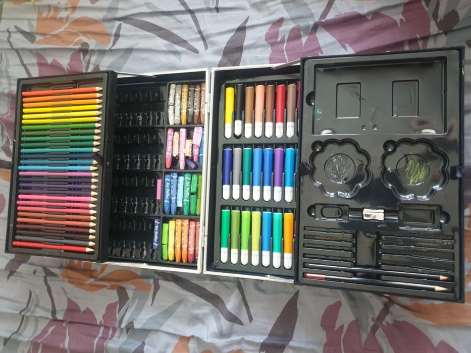 Piccolo детски комплект за рисуване.