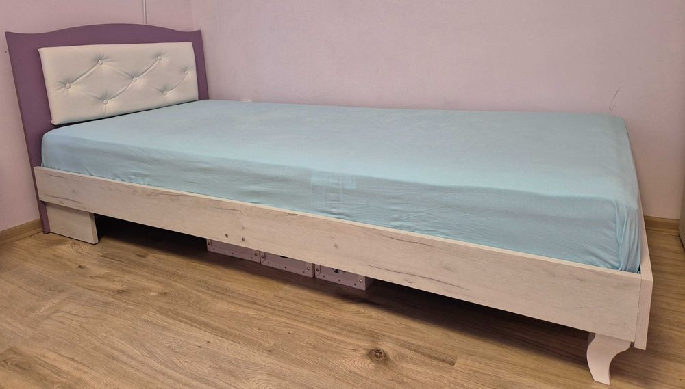 Комплект обзавеждане за детска стая. Легло, гардероб, бюро и скрин