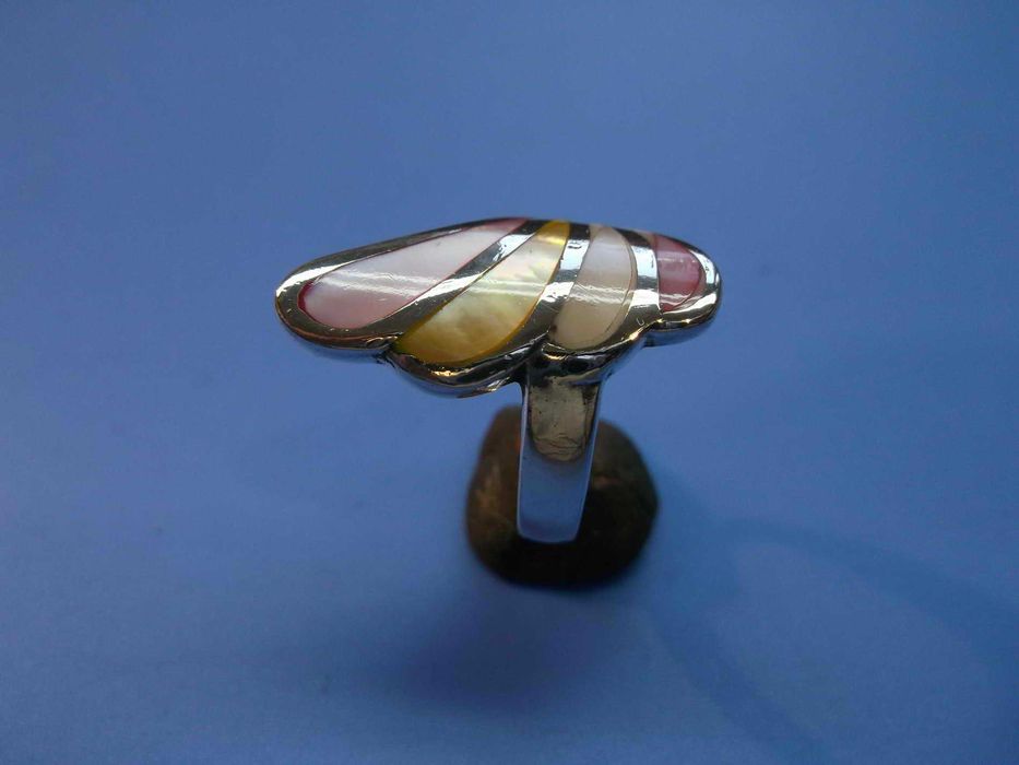 Серебряное кольцо с перламутром