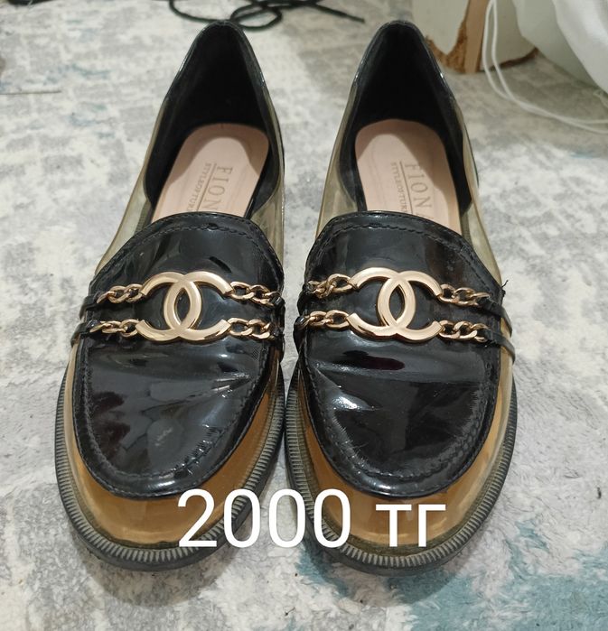 Аяқ киім сатылады