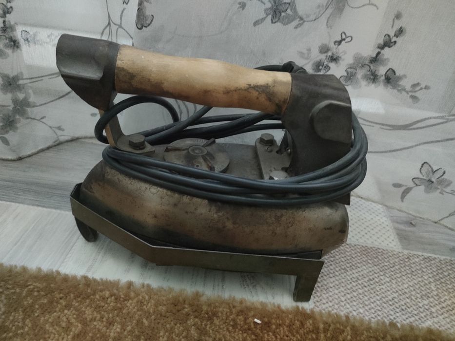 Продам швейную машинку и утюг