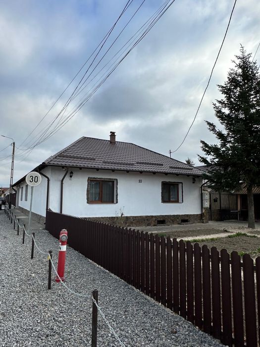 Casă de vănzare, două corpuri