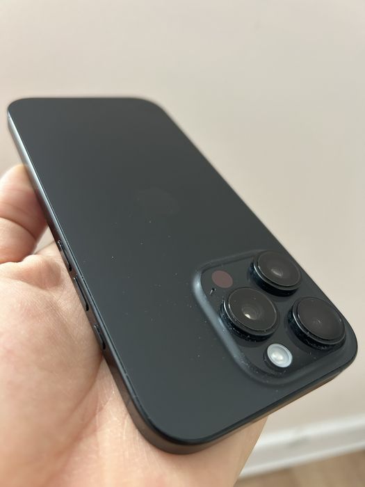 IPhone 16 pro чёрный титан 256Гб